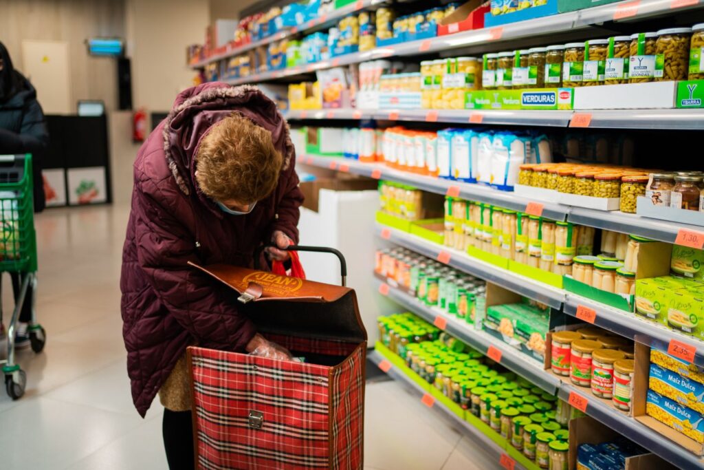 cesta-de-la-compra-personas-mayores
