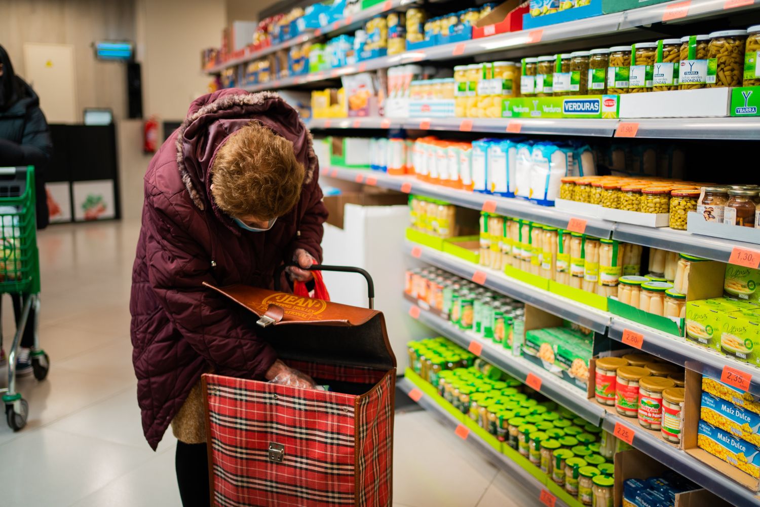 cesta-de-la-compra-personas-mayores