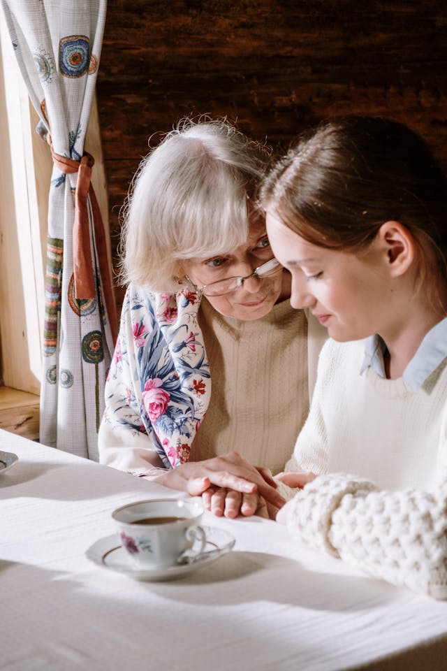 como-reacciona-el-cerebro-de-las-abuelas-al-ver-a-sus-nietas-estudio